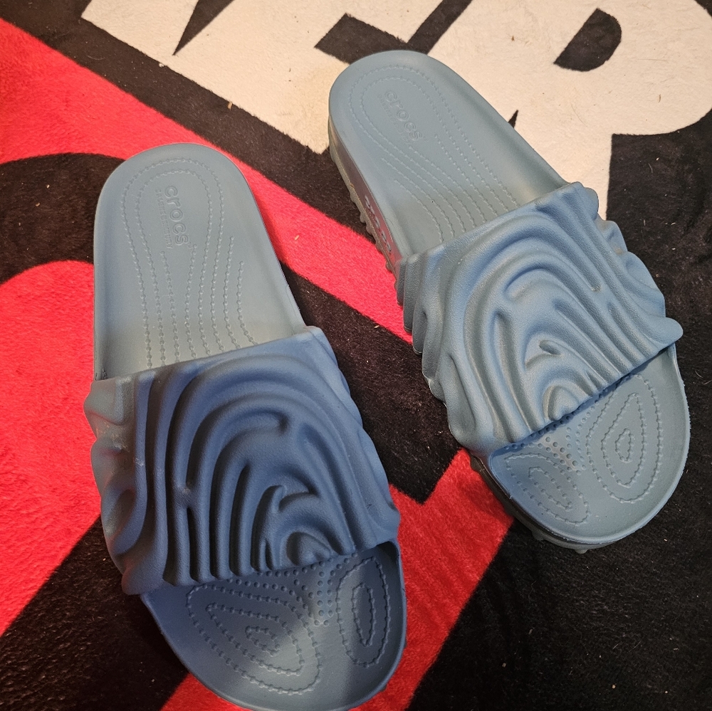 Salehe Bembury slides